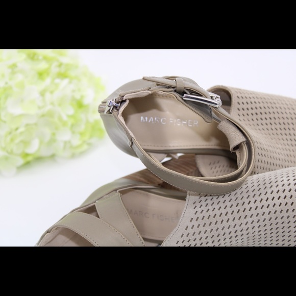 Marc Fisher Sandals with Block Heels. - Picture 6 of 9